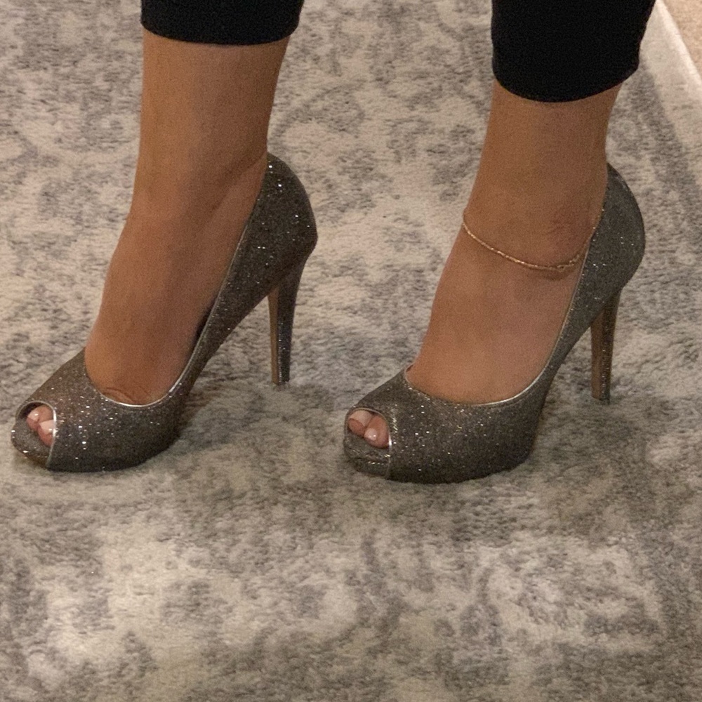 Badgley Mischka Pump